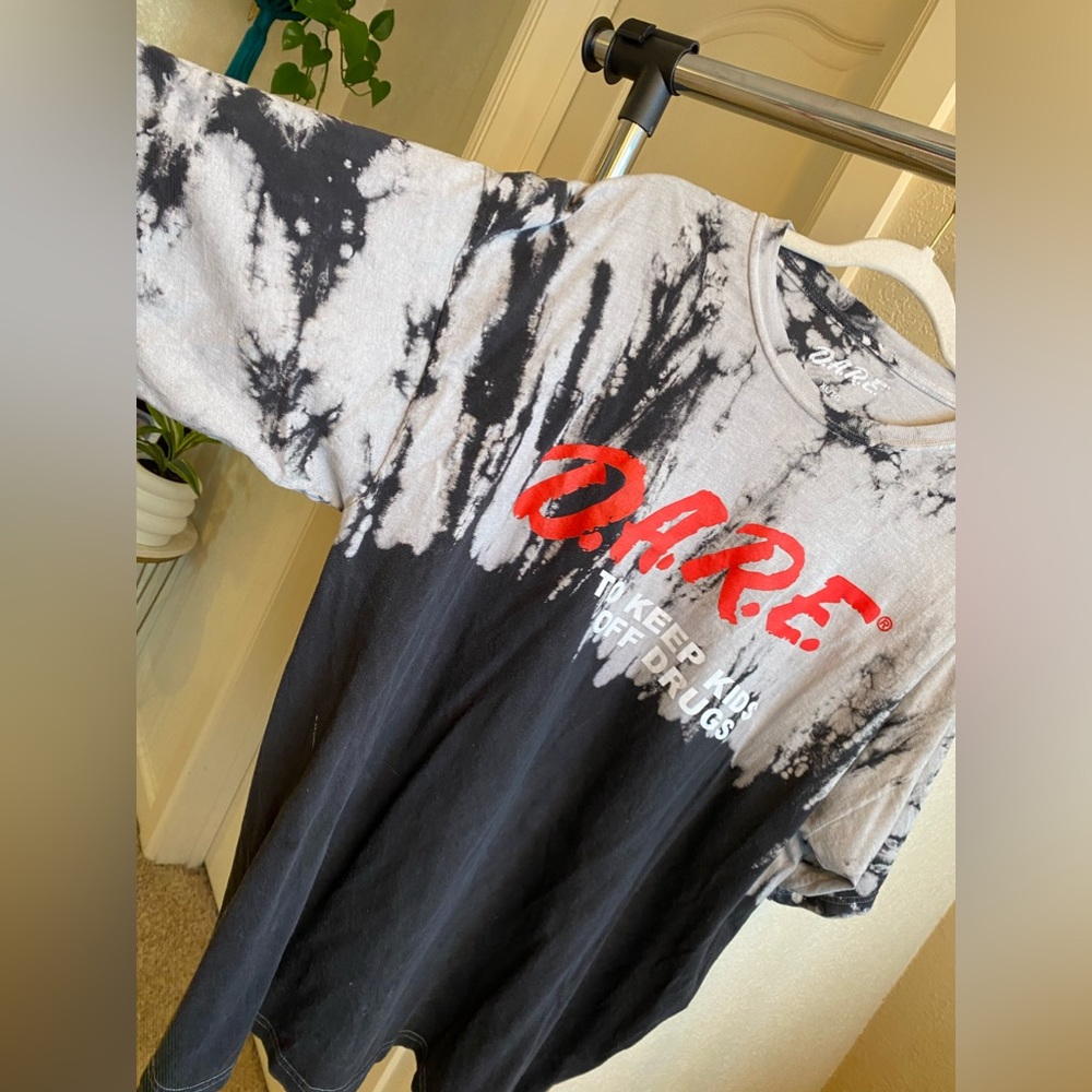 Oversized D.A.R.E. T-shirt Bleached XL